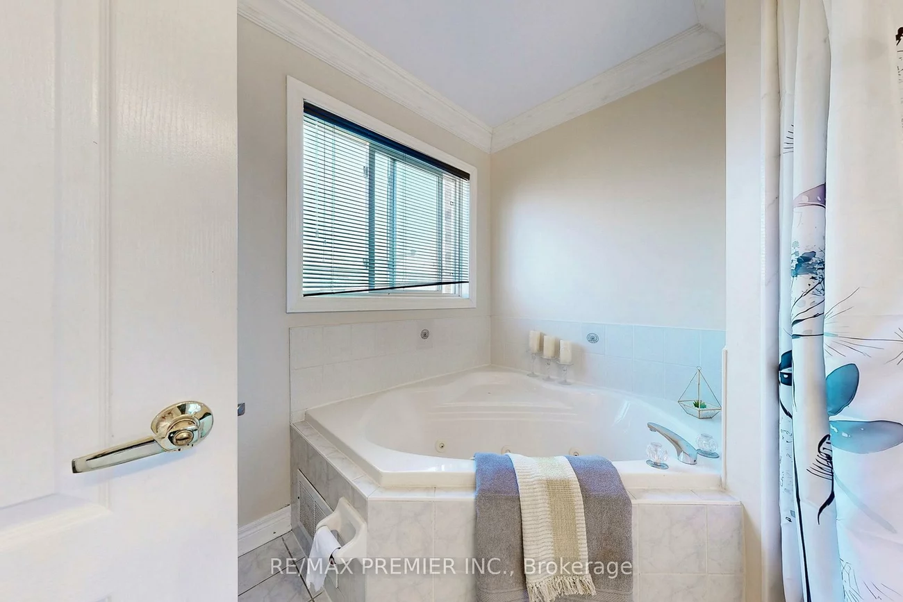 46, Tierra, Vellore Village, Vaughan