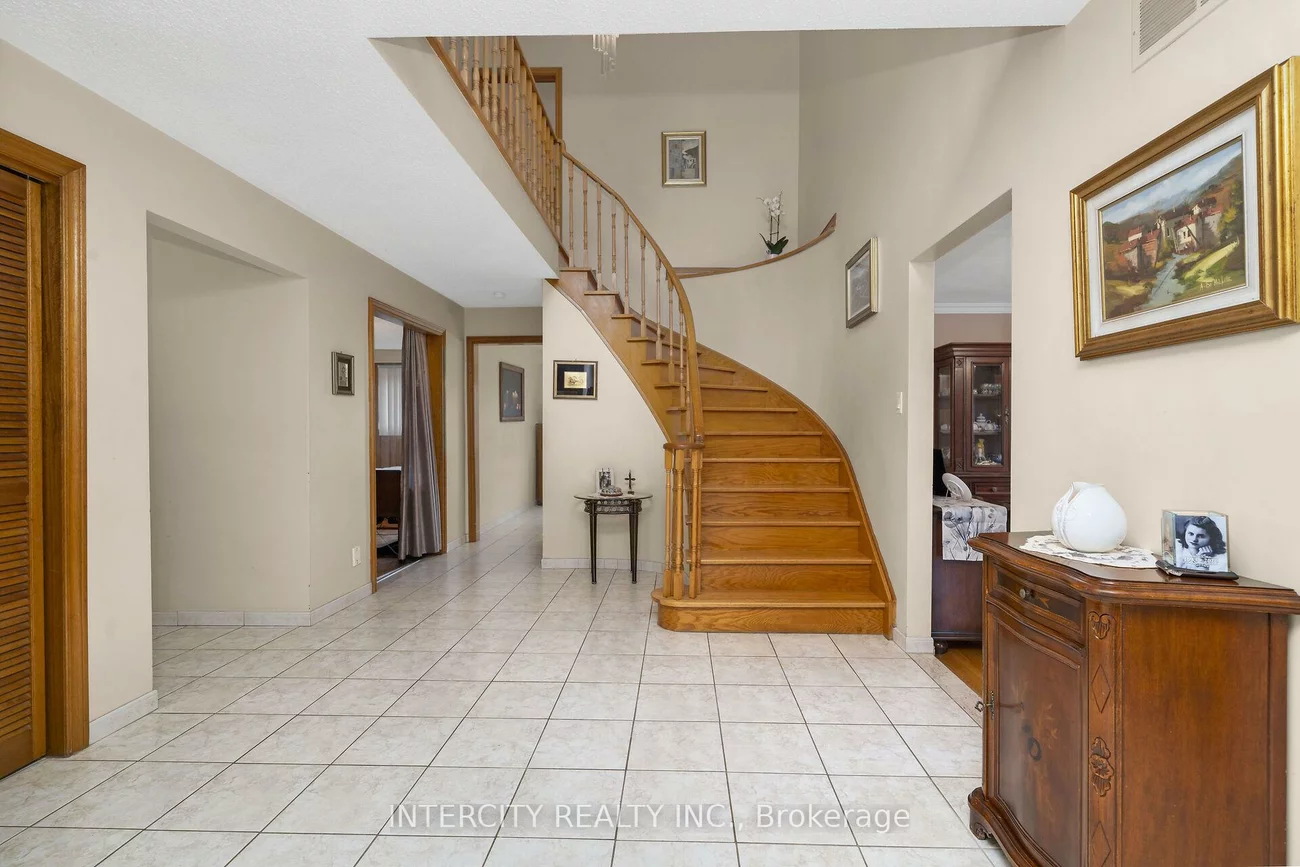 153, Jeanne, East Woodbridge, Vaughan