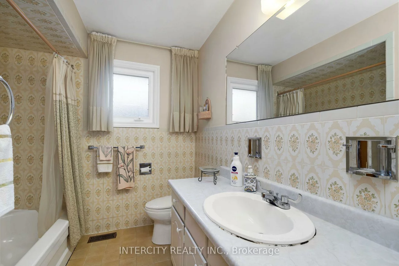 153, Jeanne, East Woodbridge, Vaughan