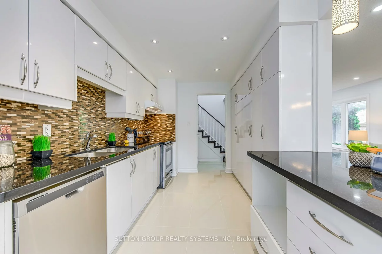 207, Winding, Crestwood-Springfarm-Yorkhill, Vaughan