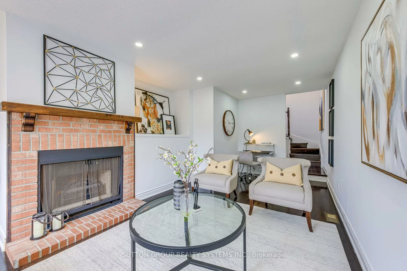 207, Winding, Crestwood-Springfarm-Yorkhill, Vaughan