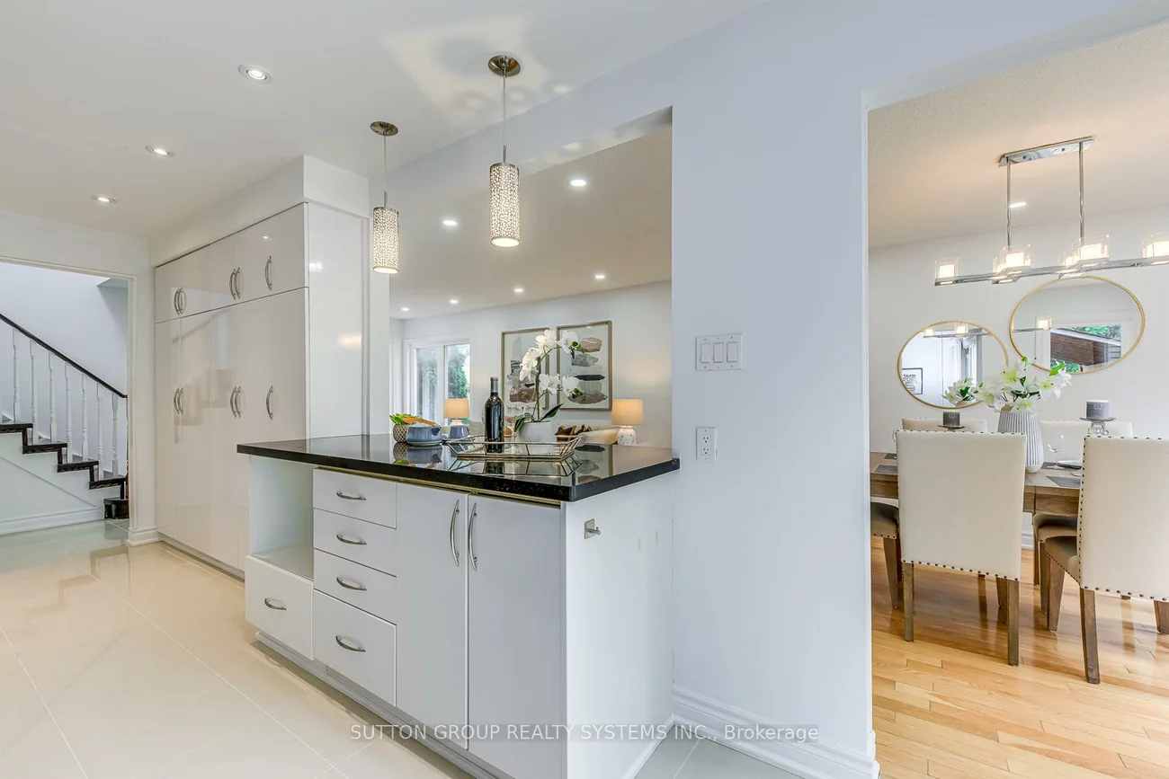 207, Winding, Crestwood-Springfarm-Yorkhill, Vaughan