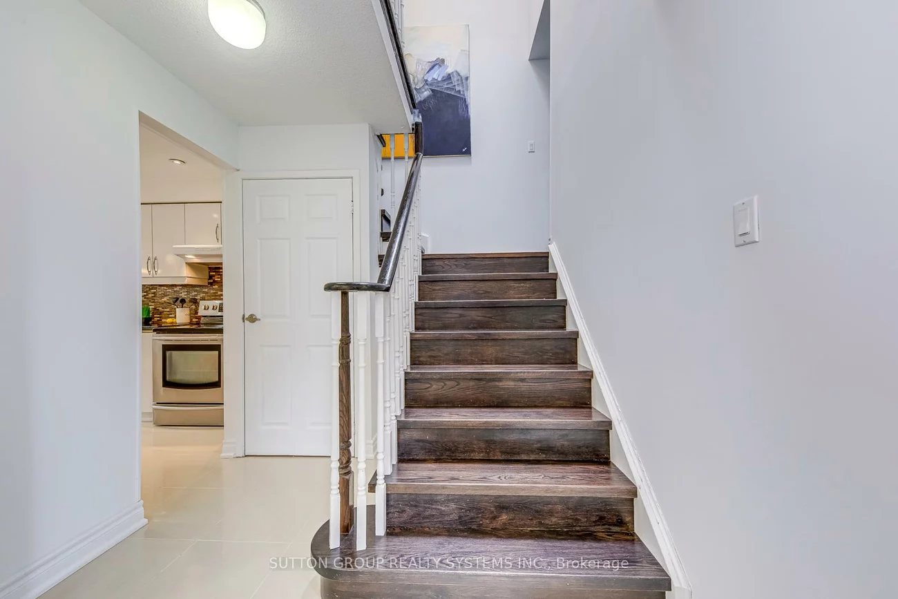 207, Winding, Crestwood-Springfarm-Yorkhill, Vaughan