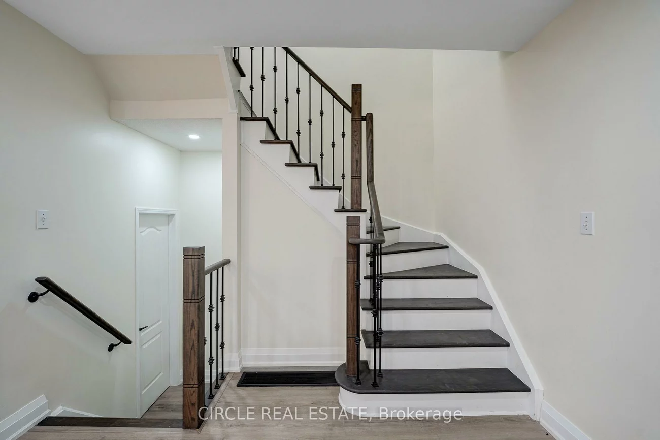 21, Casabel, Vellore Village, Vaughan