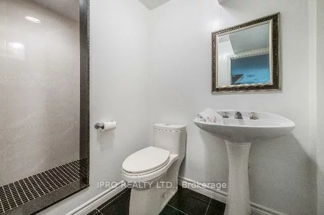 54, Embassy, East Woodbridge, Vaughan