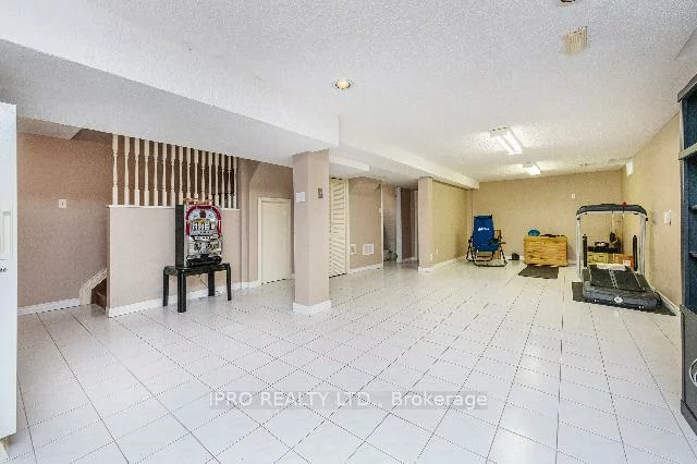 54, Embassy, East Woodbridge, Vaughan
