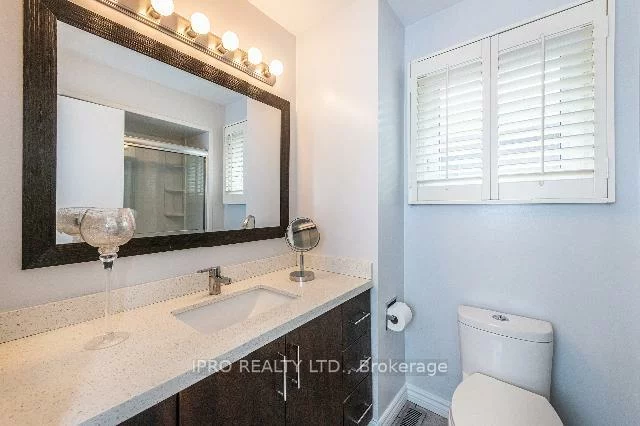 54, Embassy, East Woodbridge, Vaughan