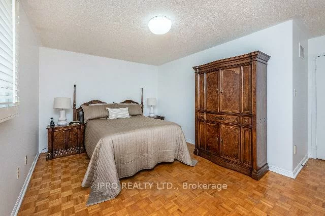 54, Embassy, East Woodbridge, Vaughan