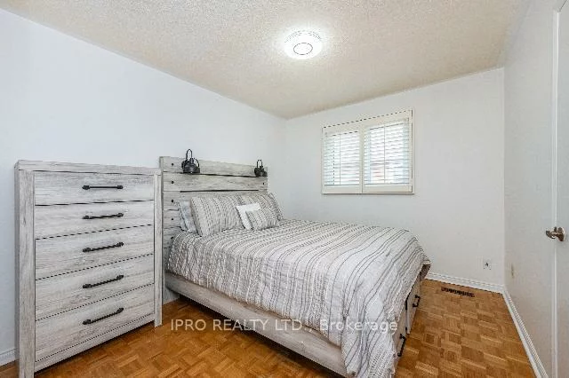 54, Embassy, East Woodbridge, Vaughan