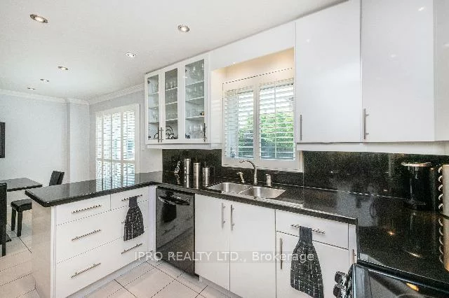 54, Embassy, East Woodbridge, Vaughan