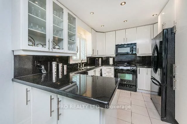 54, Embassy, East Woodbridge, Vaughan