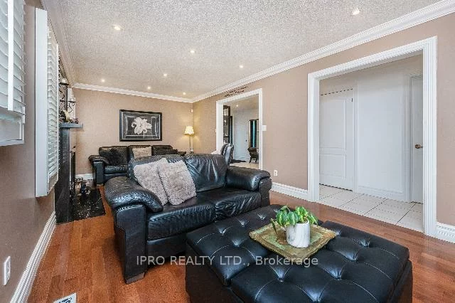 54, Embassy, East Woodbridge, Vaughan