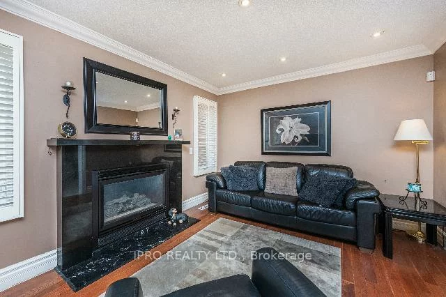 54, Embassy, East Woodbridge, Vaughan