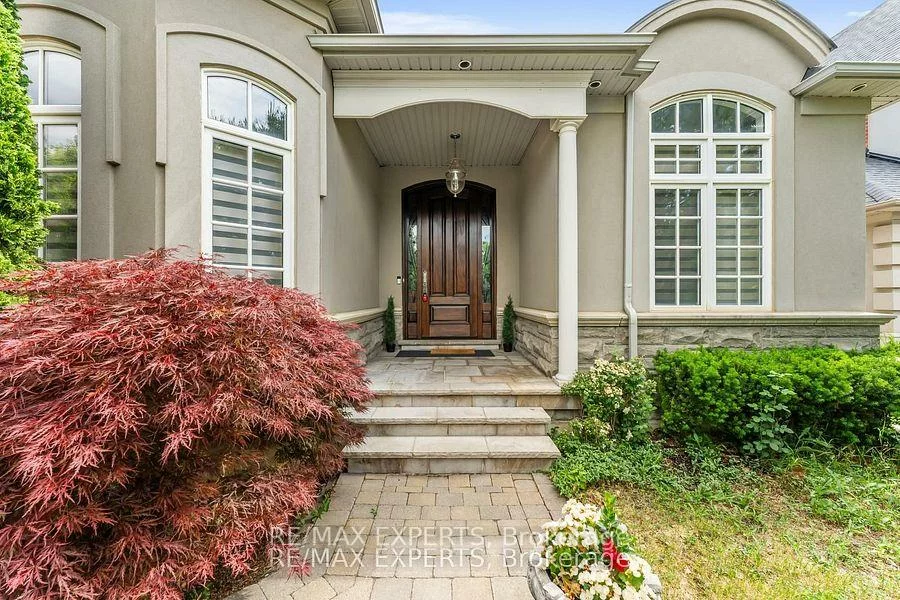 21, Rainbow's, Kleinburg, Vaughan
