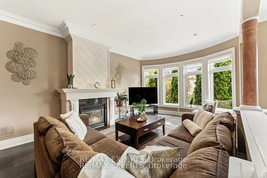 21, Rainbow's, Kleinburg, Vaughan