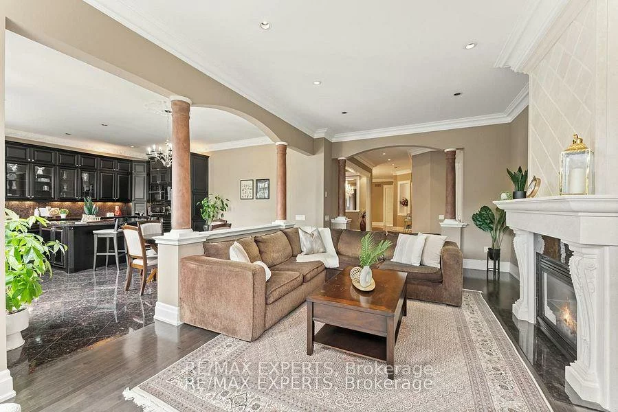 21, Rainbow's, Kleinburg, Vaughan