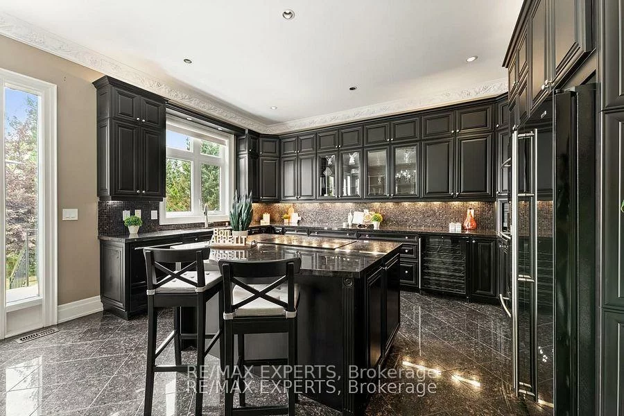 21, Rainbow's, Kleinburg, Vaughan