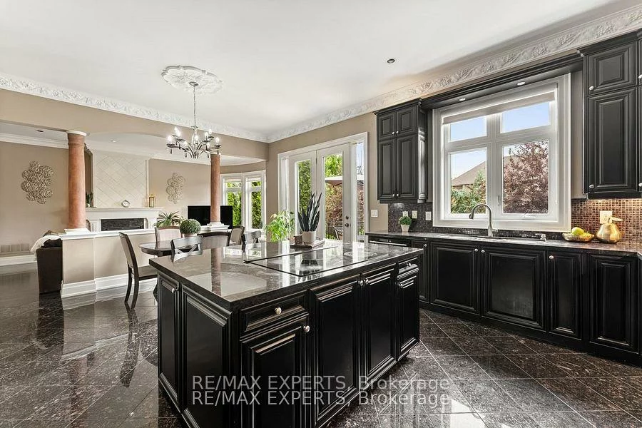 21, Rainbow's, Kleinburg, Vaughan