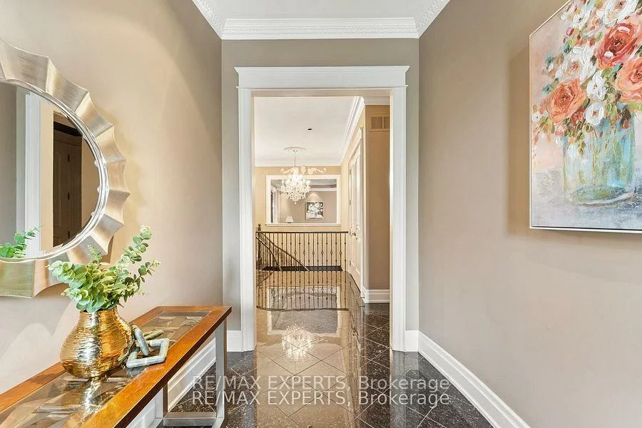 21, Rainbow's, Kleinburg, Vaughan
