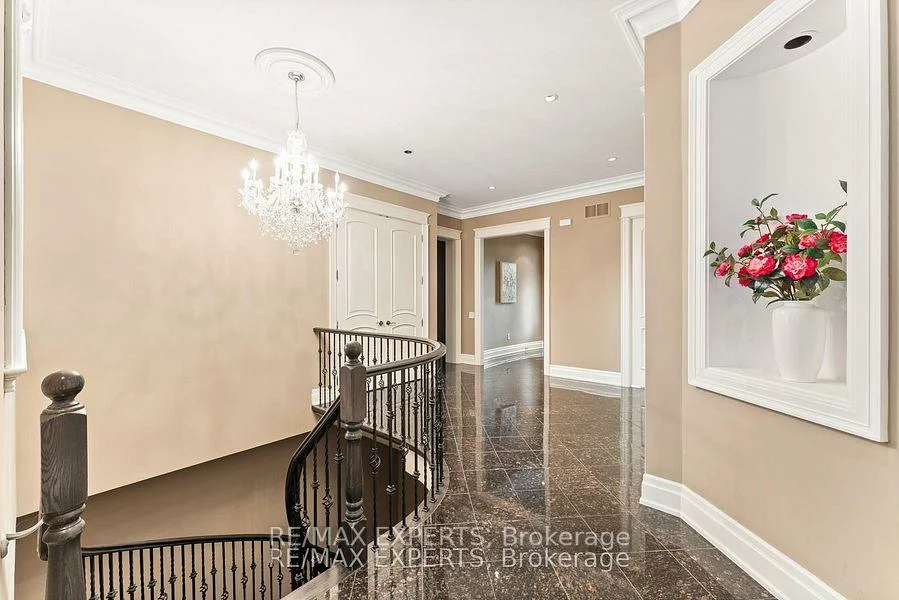 21, Rainbow's, Kleinburg, Vaughan