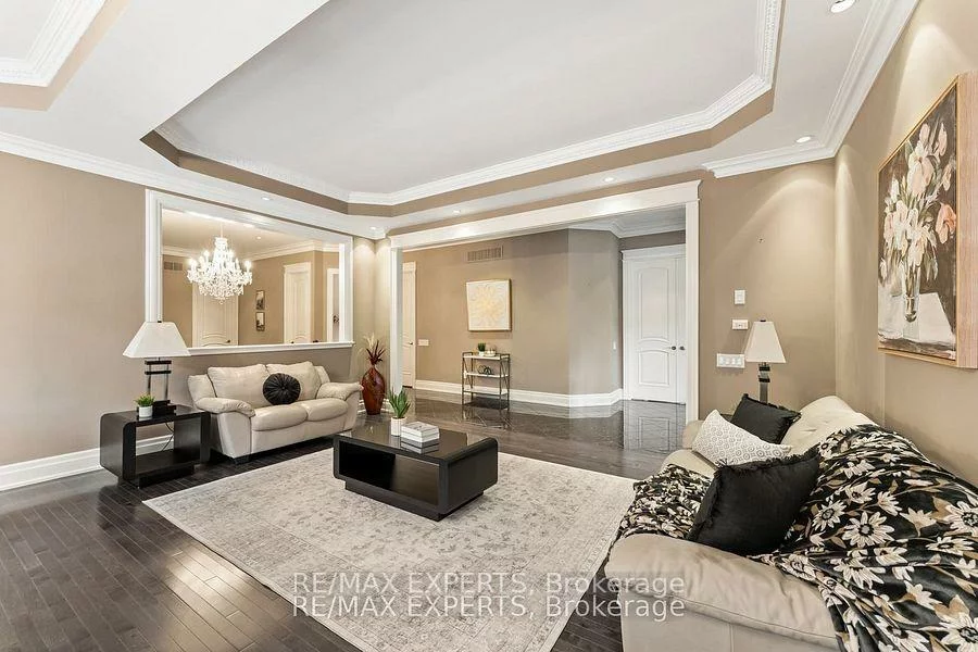 21, Rainbow's, Kleinburg, Vaughan