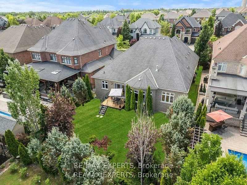 21, Rainbow's, Kleinburg, Vaughan