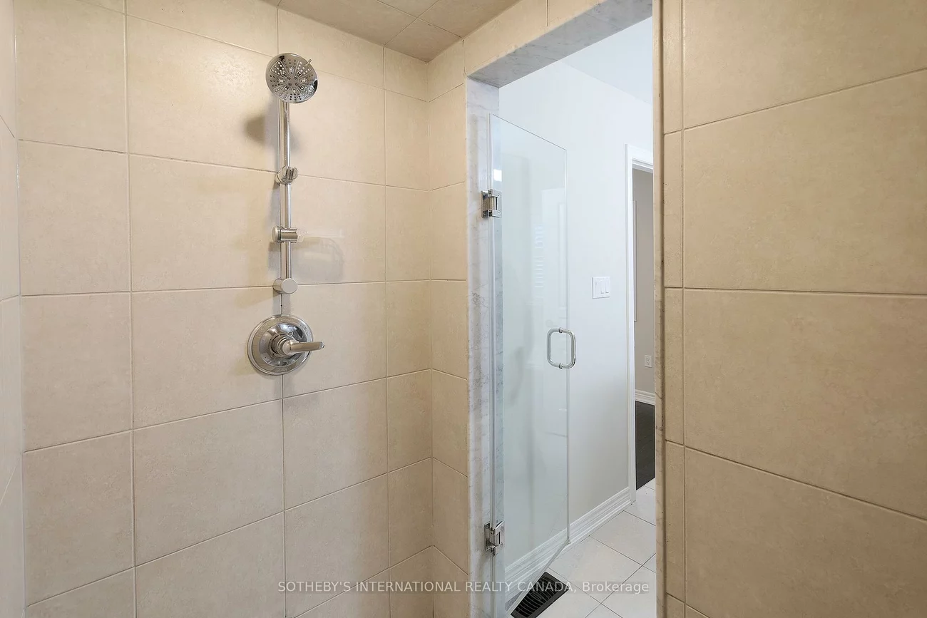 86, Alexie, Vellore Village, Vaughan