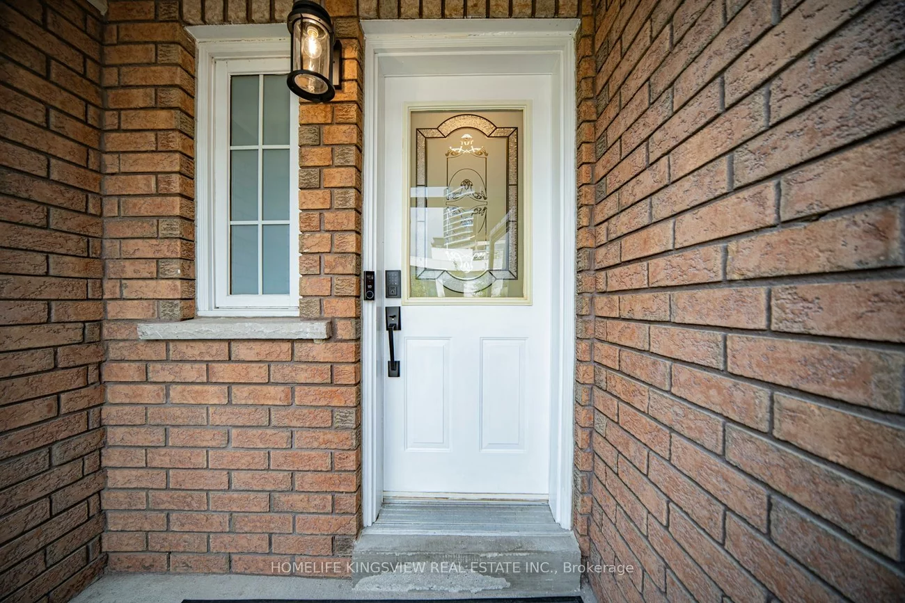 142, Lindenshire, Maple, Vaughan