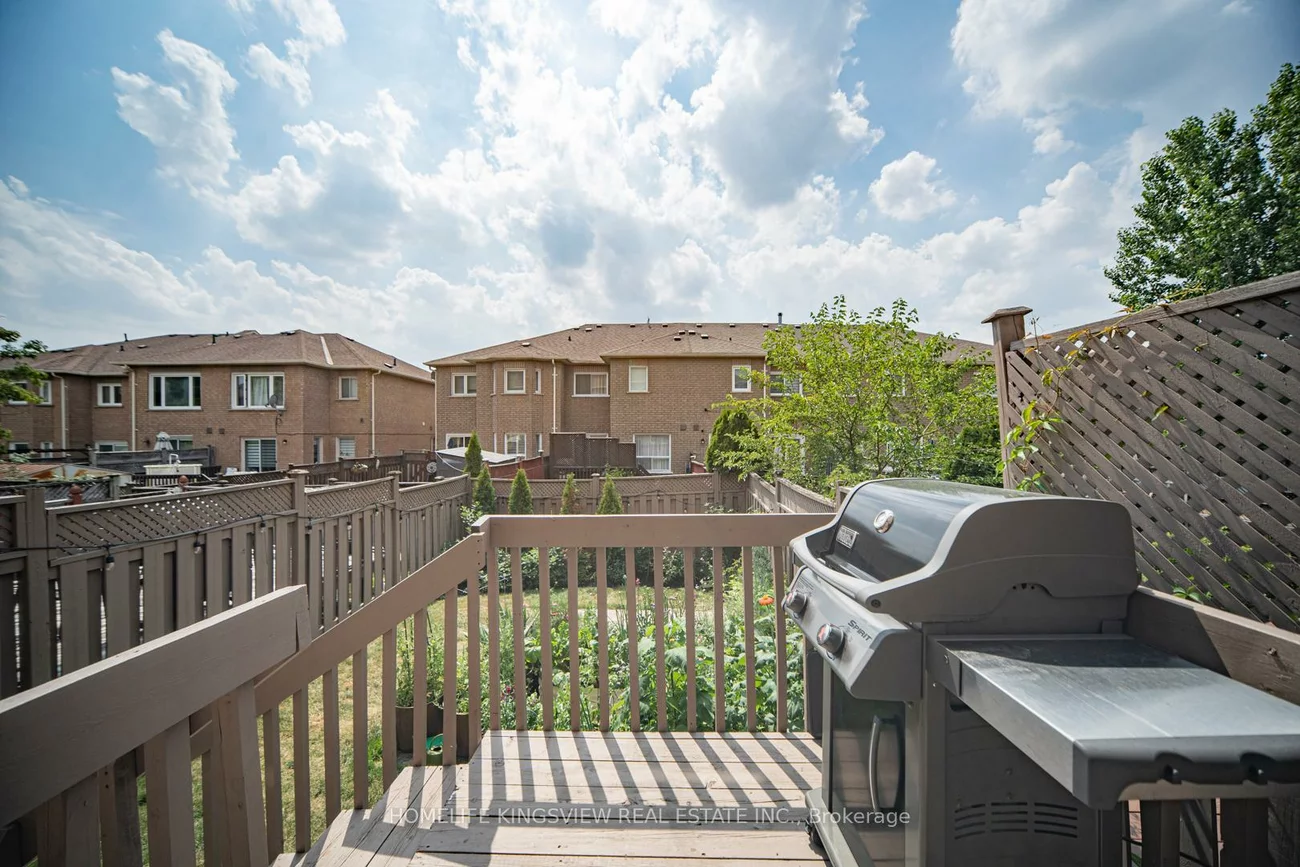 142, Lindenshire, Maple, Vaughan