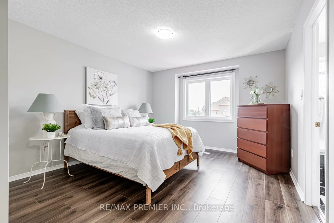 215, Equator, Vellore Village, Vaughan