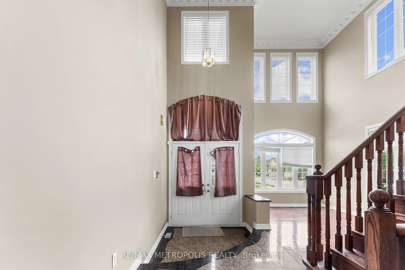 1, St Etienne, Vellore Village, Vaughan