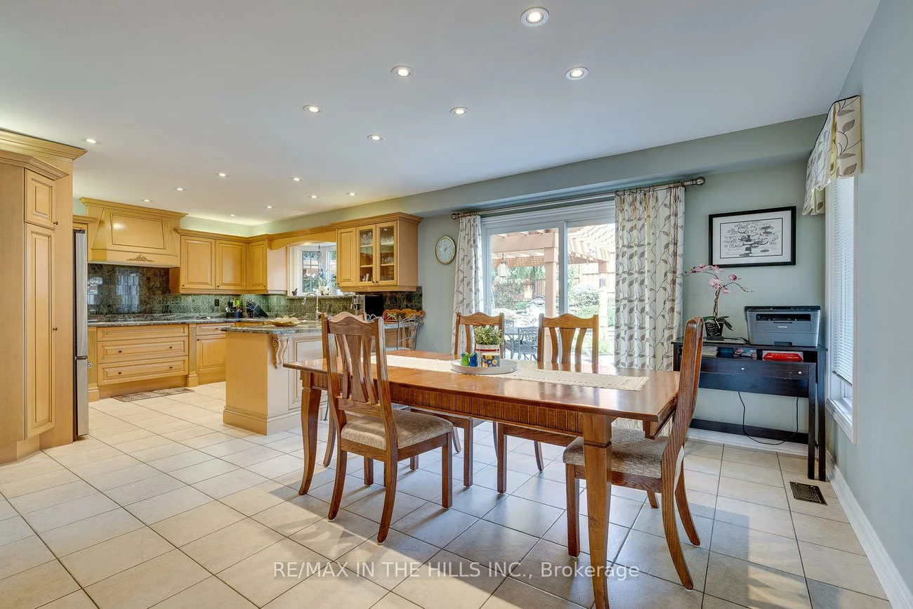 275, Triton, West Woodbridge, Vaughan