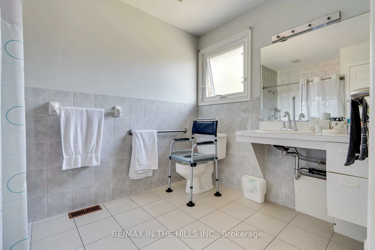 275, Triton, West Woodbridge, Vaughan