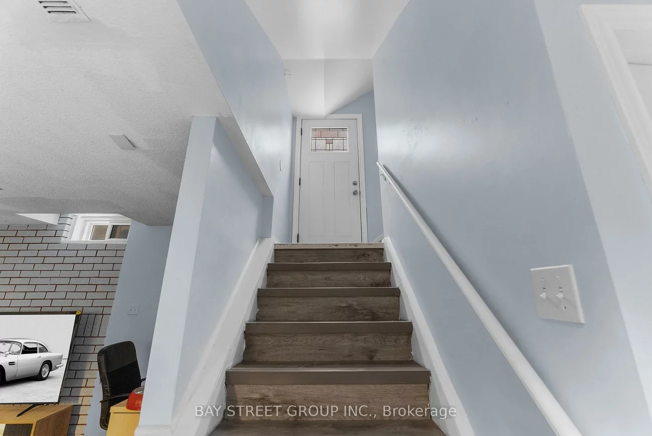 34, Lamp, West Woodbridge, Vaughan