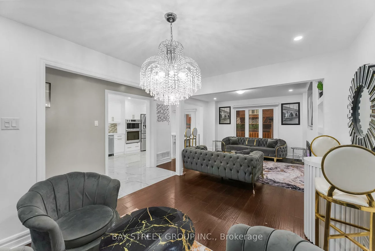 34, Lamp, West Woodbridge, Vaughan