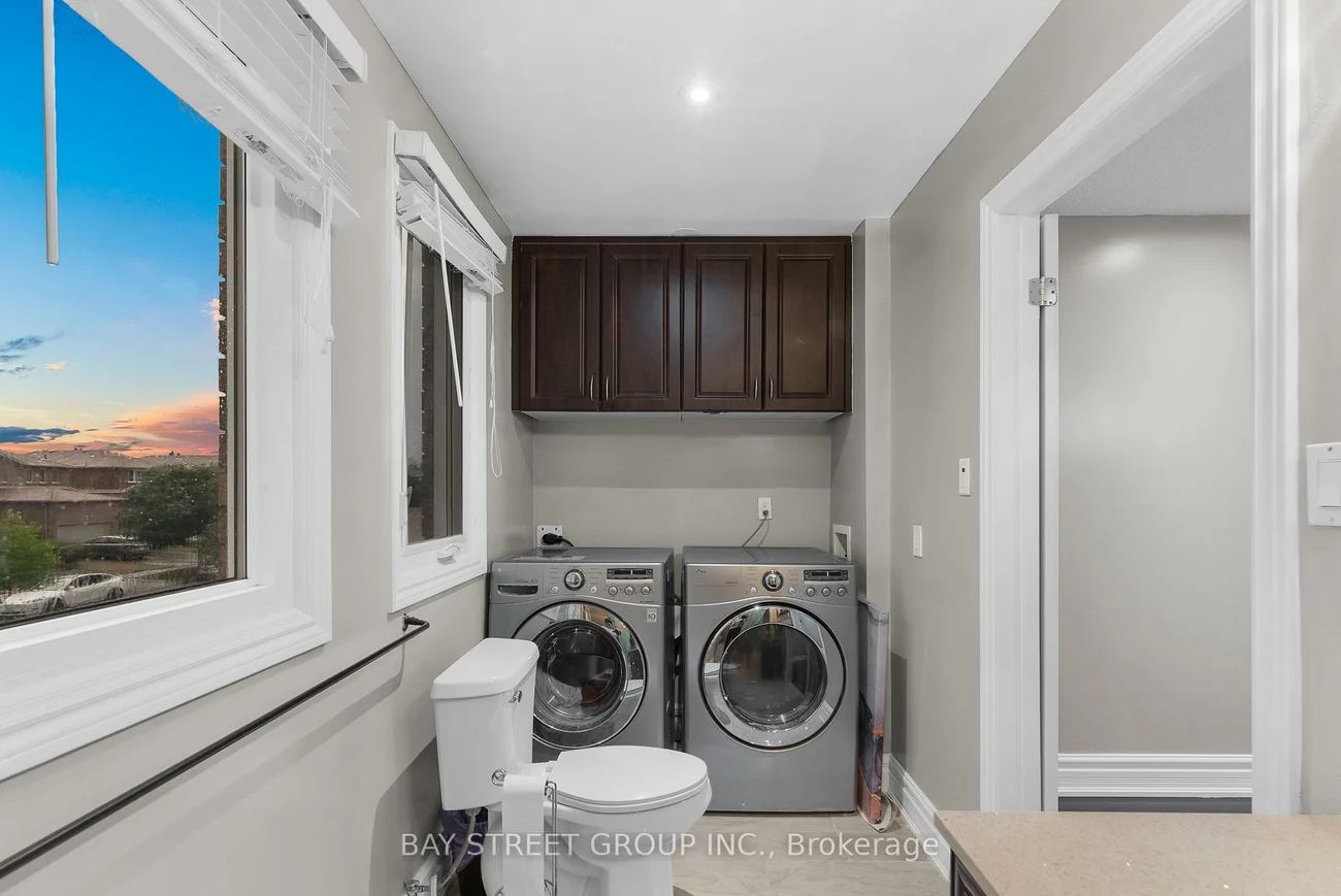 34, Lamp, West Woodbridge, Vaughan