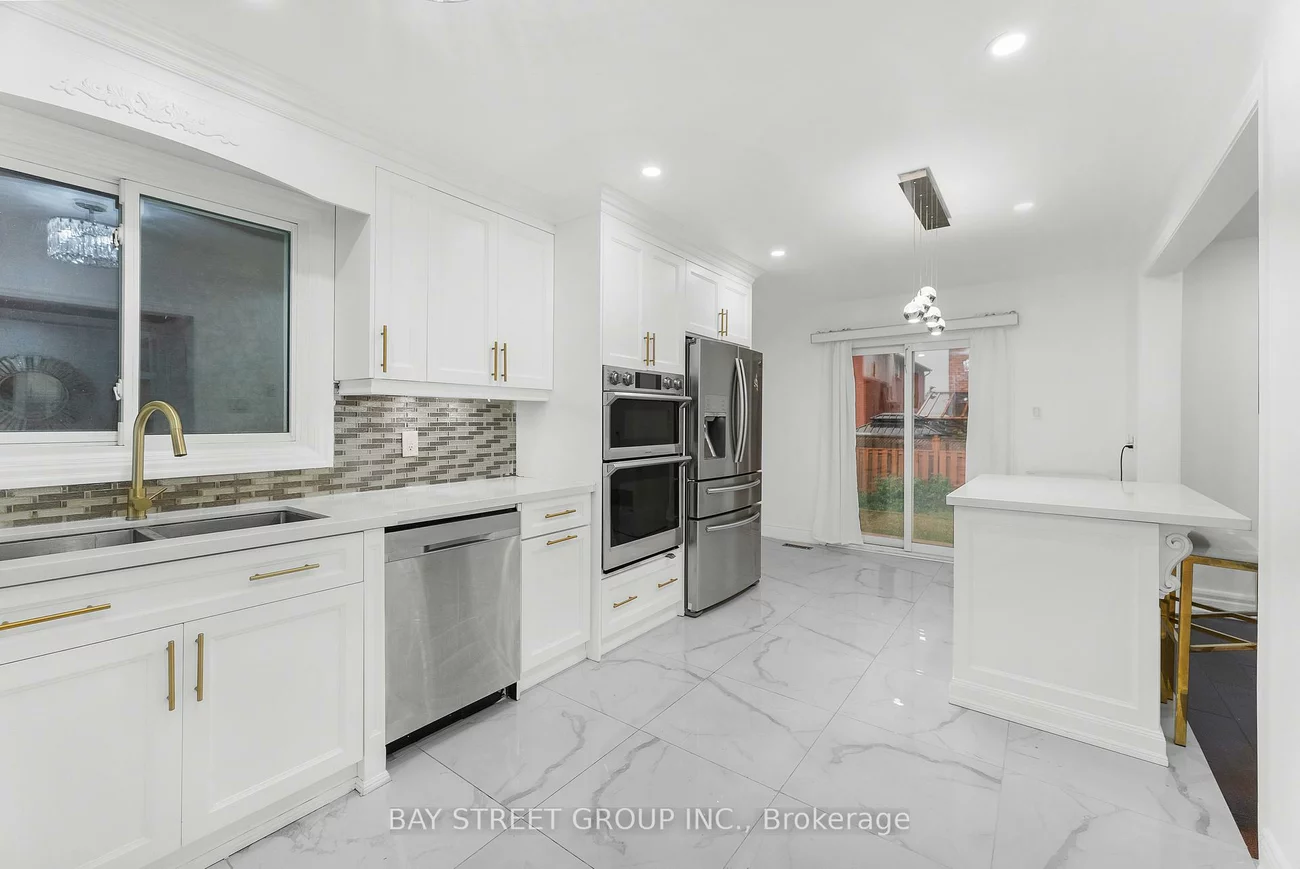 34, Lamp, West Woodbridge, Vaughan