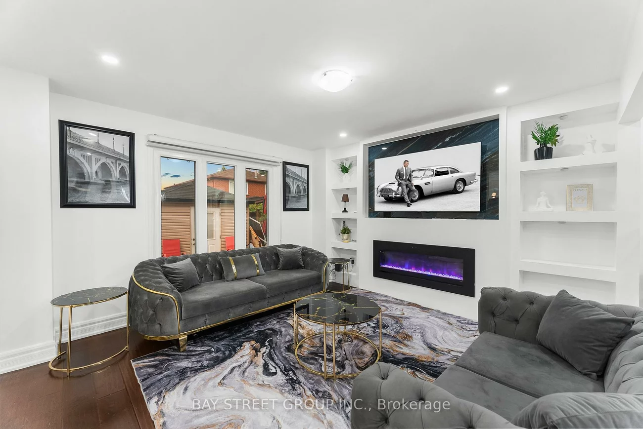 34, Lamp, West Woodbridge, Vaughan