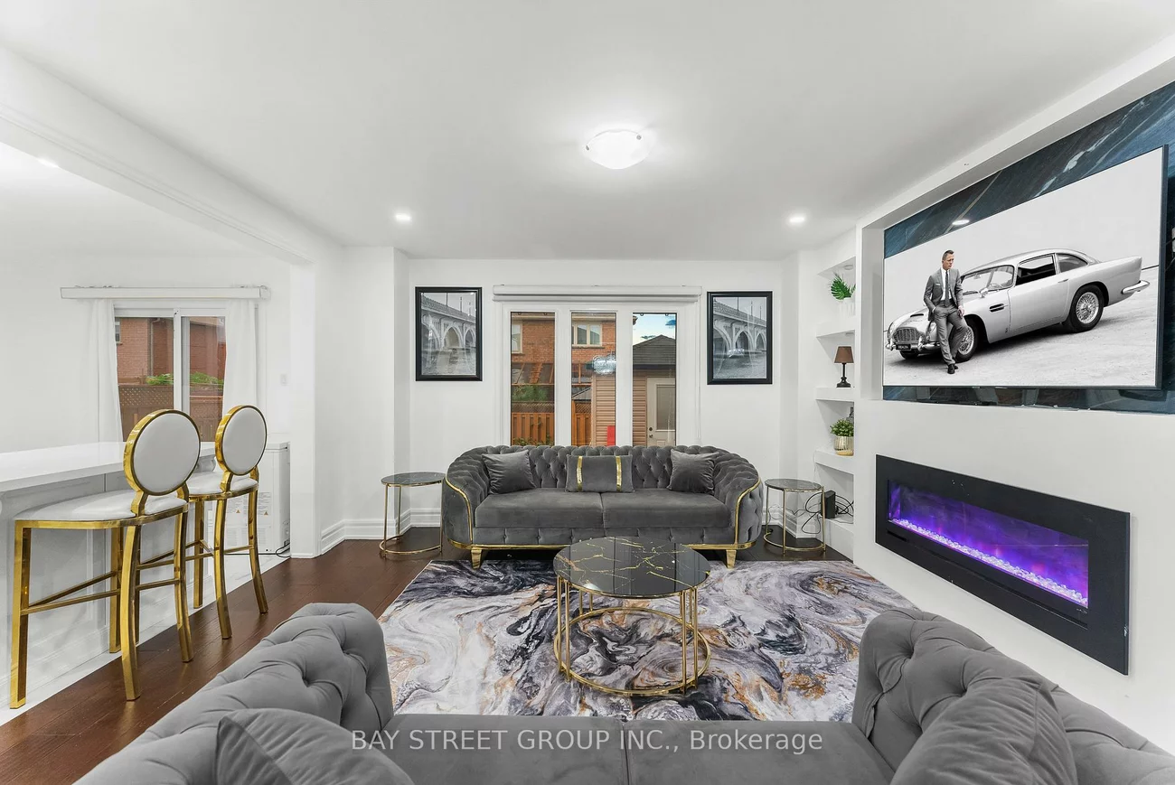 34, Lamp, West Woodbridge, Vaughan