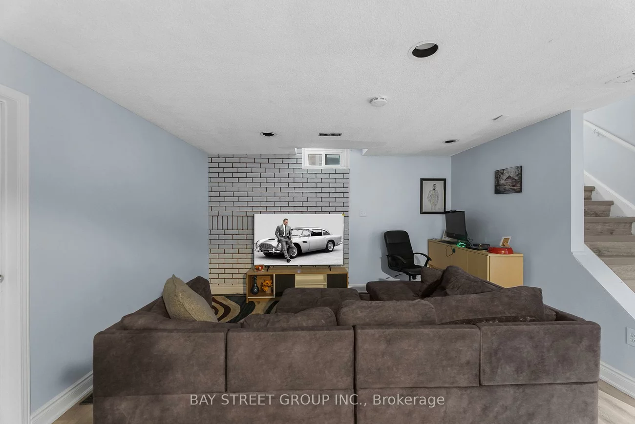 34, Lamp, West Woodbridge, Vaughan