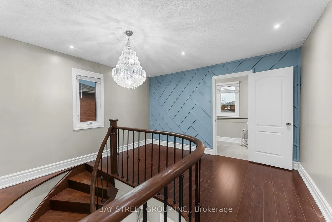 34, Lamp, West Woodbridge, Vaughan