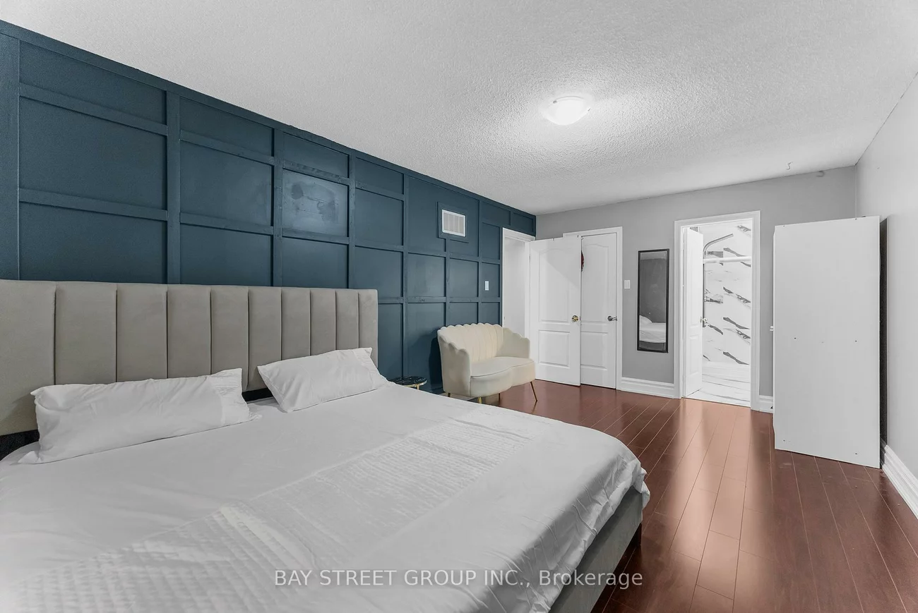 34, Lamp, West Woodbridge, Vaughan