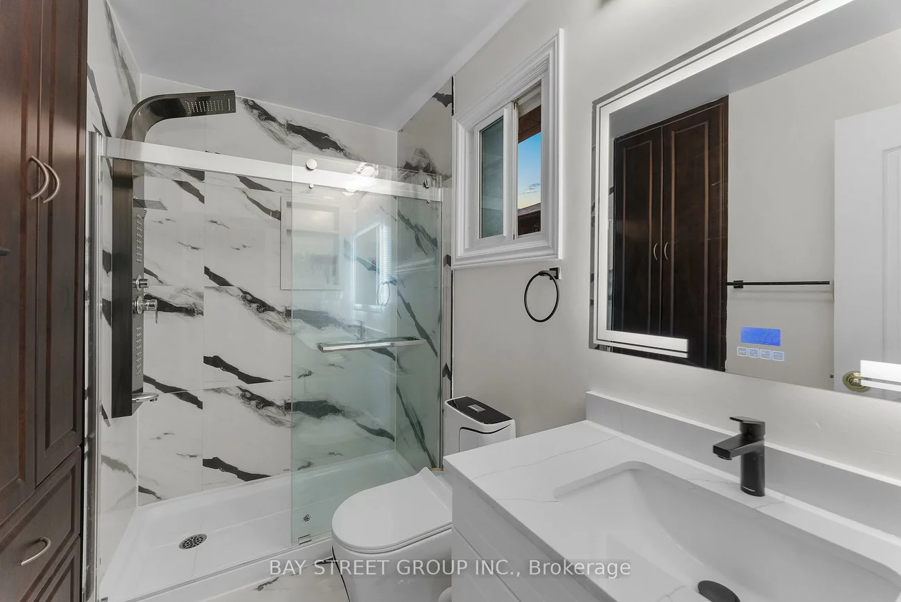 34, Lamp, West Woodbridge, Vaughan