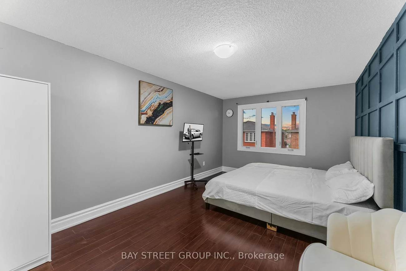 34, Lamp, West Woodbridge, Vaughan