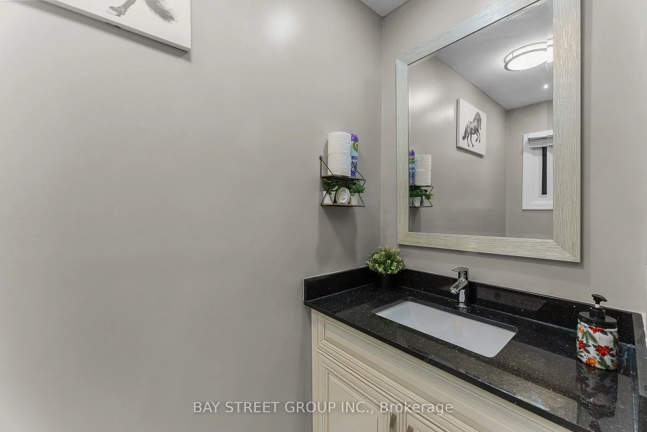 34, Lamp, West Woodbridge, Vaughan
