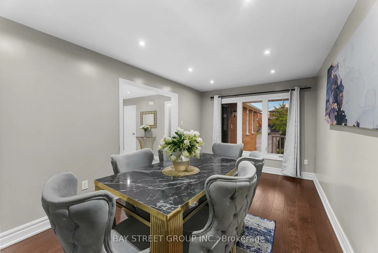 34, Lamp, West Woodbridge, Vaughan