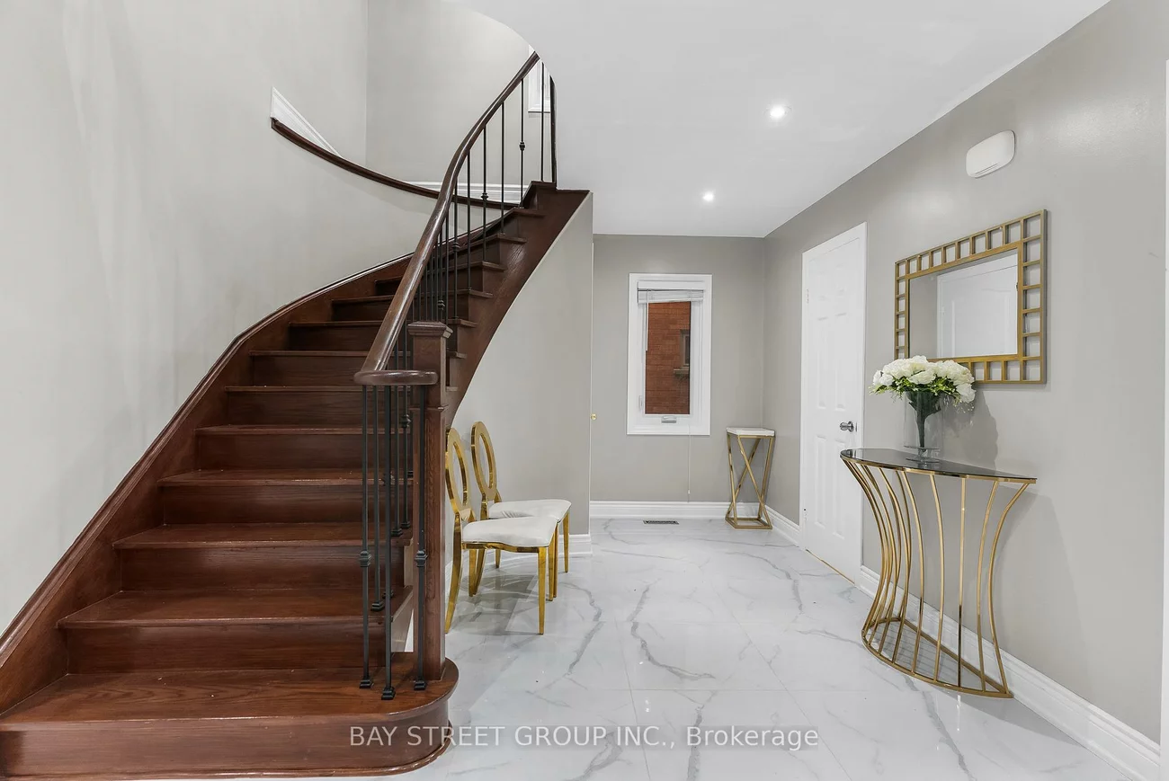 34, Lamp, West Woodbridge, Vaughan