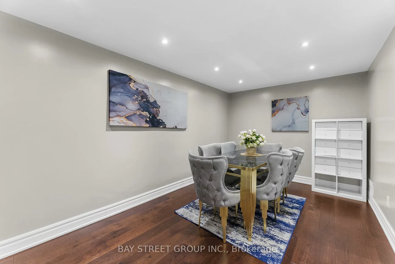 34, Lamp, West Woodbridge, Vaughan