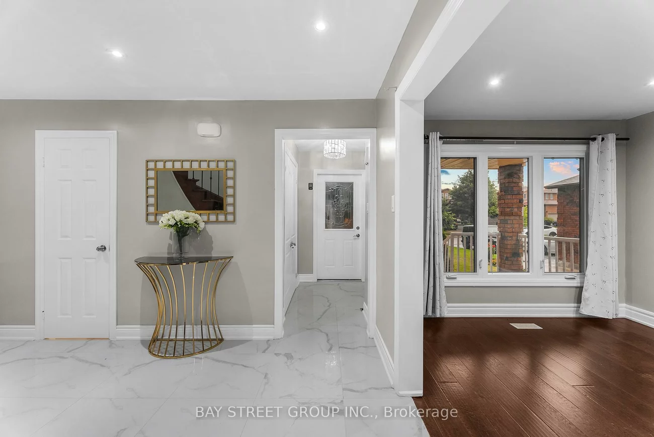 34, Lamp, West Woodbridge, Vaughan
