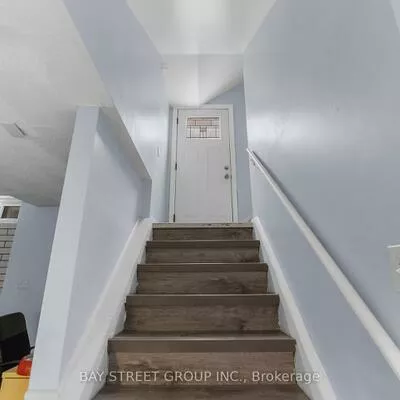 34, Lamp, West Woodbridge, Vaughan